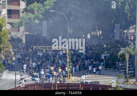 Caracas, Miranda, Venezuela. 30 Apr, 2019. Guaid '' "Civic-militärische Bewegung findet über Caracas Air Base in der letzten Phase der Operation Liberty (Credit Bild: © Jimmy VillaltaZUMA Draht) Credit: ZUMA Press, Inc./Alamy leben Nachrichten Stockfoto