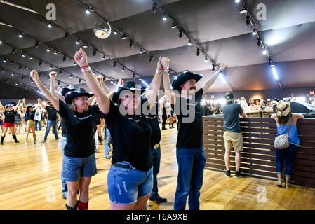 Indio, Kalifornien - 27. April, 2019 Honig Grafschaft freigegeben' Land stark" den offiziellen Song von Stagecoach 2019. Stockfoto