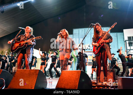 Indio, Kalifornien - 27. April, 2019 Honig Grafschaft freigegeben' Land stark" den offiziellen Song von Stagecoach 2019. Stockfoto