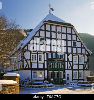 Fachwerkhaus in Saalhausen, Deutschland, Nordrhein-Westfalen, Sauerland, Lennestadt Stockfoto