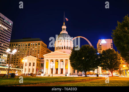 Der Innenstadt von St. Louis, MO mit dem alten Gerichtsgebäude Stockfoto