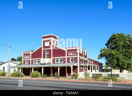 1929 Weltkulturerbe Warroo Shire Hall in Surat, Ecke von Cordelia und William Straßen, Maranoa Region, Queensland, Queensland, Australien Stockfoto