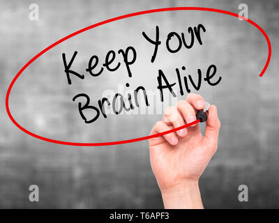 Mann Hand schreiben Ihr Gehirn lebendig mit schwarzem Marker auf die visuelle Anzeige halten Stockfoto