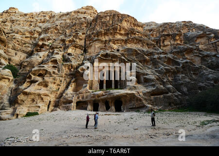 Das Triclinium im Little Petra, Jordanien. Stockfoto