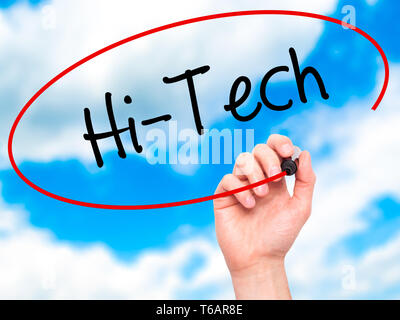 Hand Hi-Tech schreiben mit schwarzem Marker auf visuelle Bildschirm. Stockfoto