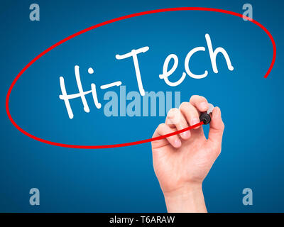 Hand Hi-Tech schreiben mit schwarzem Marker auf visuelle Bildschirm. Stockfoto