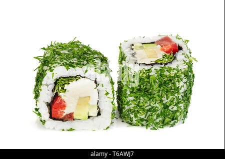 Uramaki Gemüse Maki Sushi mit Dill, rollt zwei isoliert auf weiss Stockfoto