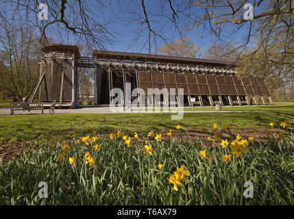 Staffelung Turm im Kurpark im Frühjahr, Hamm, Ruhrgebiet, Nordrhein-Westfalen, Deutschland Stockfoto