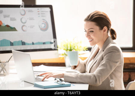 Kommunikation online Stockfoto