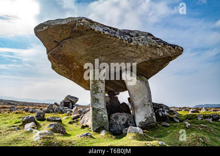 Die Kilclooney Dolmen ist neolithischen Denkmal zurück zu 4000 dating bis 3000 v. Chr. von Ardara und Portnoo im County Donegal, Irland. Stockfoto