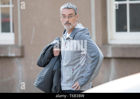 Simon Hayes-at Worcester Crown Court anreisen, aufgeladen mit Rechtsbeugung durch die Behauptung nicht die Identität des Amerikanischen Rentner Graf Roger Curry zu kennen. Stockfoto