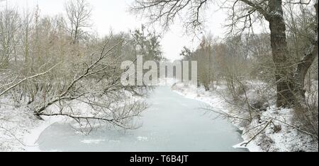 Winterlandschaft im Stadtpark Magdeburg Stockfoto