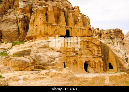 Obelisk Grab und Bab as-Siq Triclinium, Petra, Jordanien. Stockfoto