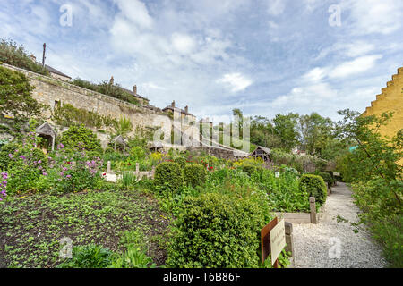 Folgende Sehenswürdigkeiten: Culross Palace in NTS Stadt der Royal Burgh der folgende Sehenswürdigkeiten: Culross in Fife Schottland Großbritannien mit hinteren Garten Stockfoto