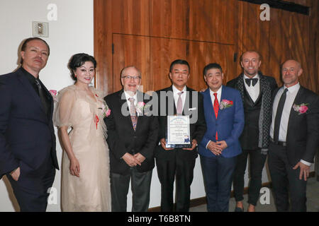 Los Angeles, CA, USA. 28.Apri 2019. Philip De Clare, Julie Shen, Harrison Engle, JingMa Ventilator, Joey Zhou, Prince Mario-Max Schaumburg-Lippe, Richard Wearn Stockfoto