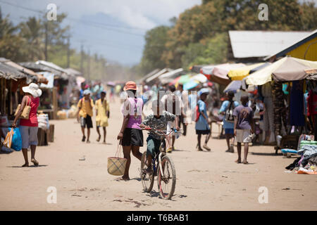 Madagassischen Völker am Marktplatz in Madagaskar Stockfoto