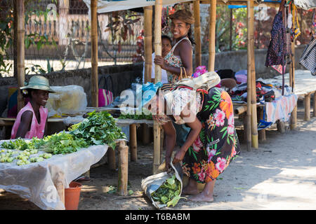 Madagassischen Völker am Marktplatz in Madagaskar Stockfoto