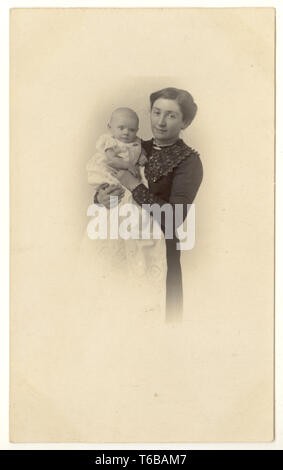 WW1 Ära Postkarte von Mutter mit ihren 9 Wochen alten Baby Girl - Emily Coombe, datiert Ostern 1918, Großbritannien Stockfoto