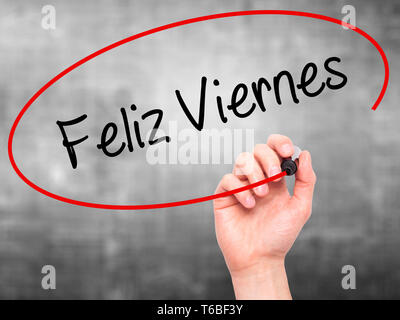 Mann Hand schreiben Feliz Viernes (Happy Freitag in Spanisch) mit schwarzem Marker auf visuelle Bildschirm Stockfoto