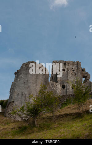 Blick auf die Ruinen des Corfe Castle, Chippenham, Wiltshire, England, Großbritannien Stockfoto