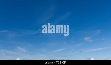 Schönen Himmel und Wolken. Professionelle schießen, keine Vögel, kein Lärm. Stockfoto