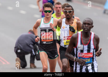 Callum Hawkins GBR Racing bei der Virgin Money London Marathon 2019, Großbritannien Stockfoto