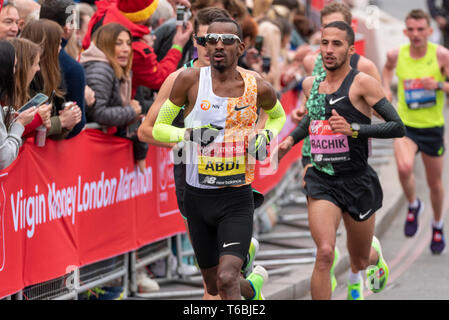 Bashir Abdi Racing bei der Virgin Money London Marathon 2019, Großbritannien Stockfoto