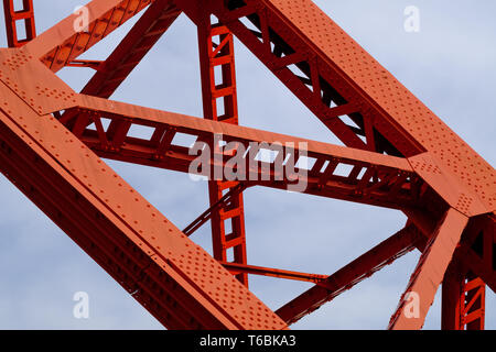 Eine enge komplizierte Blick auf die Basis der Japanischen iconic Tokyo Tower. Stockfoto