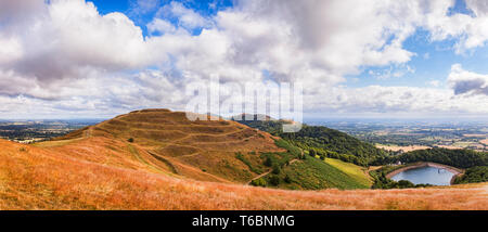 Herefordshire Rundumleuchte oder britischen Lager von Millenium Hügel in der Malvern Hills, Herefordshire und Worcestershire, England. Stockfoto