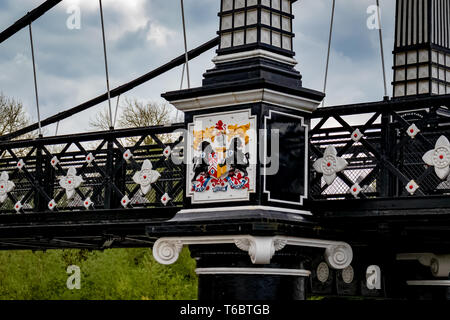 Die Fähre Brücke Fußgängerbrücke über den Fluss Trent an stapenhill Gärten, Burton upon Trent. Staffordshire. England Stockfoto