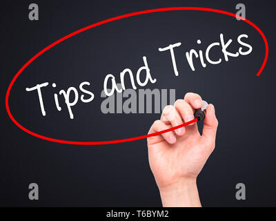 Hand schreiben Tipps und Tricks mit schwarzem Marker auf visuelle Bildschirm Stockfoto