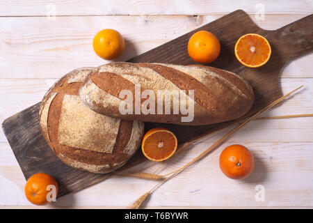 Neues Konzept für nachhaltige und nahrhaftes Brot von der italienischen Abteilung Forschung, mit Zitrusfrüchten Faser aus Verarbeitung von Apfelsinen Abfällen gewonnen wird, Stockfoto