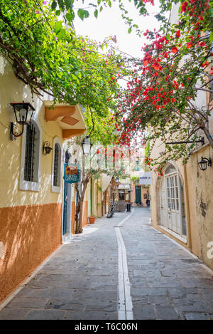 Fußgängerzone in der Altstadt von Rethymno auf Kreta, Griechenland Stockfoto