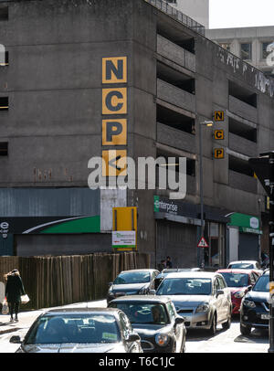 Birmingham, England - 17. März 2019: Die Zeichen auf der Seite des NCP Judes Passage Parkplatz auf der HIll STreet Stockfoto