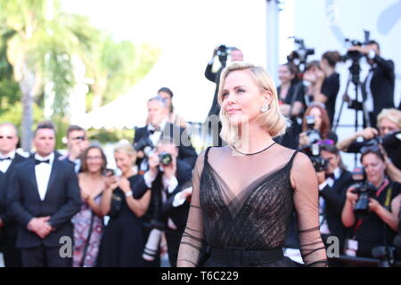 CANNES, Frankreich - 23. MAI 2017: Charlize Theron auf dem Cannes Film Festival 70. Jahrestag Feier Red Carpet (Foto: Mickael Chavet) Stockfoto