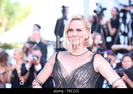 CANNES, Frankreich - 23. MAI 2017: Charlize Theron auf dem Cannes Film Festival 70. Jahrestag Feier Red Carpet (Foto: Mickael Chavet) Stockfoto