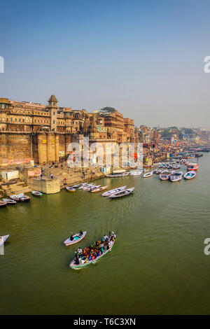 Indien, Uttar Pradesh, Varanasi, Gange Fluss und historischen Ghats Stockfoto