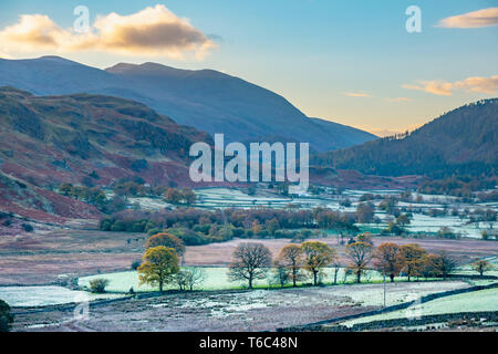 UK, Cumbria, Lake District, Keswick, Helvellyn aus der Nähe von Castlerigg Stockfoto