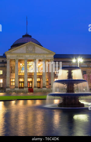 Kurhaus in der Morgendämmerung, Wiesbaden, Hessen, Deutschland Stockfoto