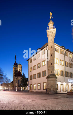 Stiftskirche in Schillerplatz in der Dämmerung, Stuttgart, Baden-Württemberg, Deutschland Stockfoto