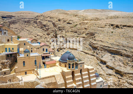 Palästina, West Bank, Bethlehem Governatorat, Al-Ubeidiya. Mar Saba Klosters, in den Klippen des Kidron in der Judäischen Wüste gebaut. Stockfoto