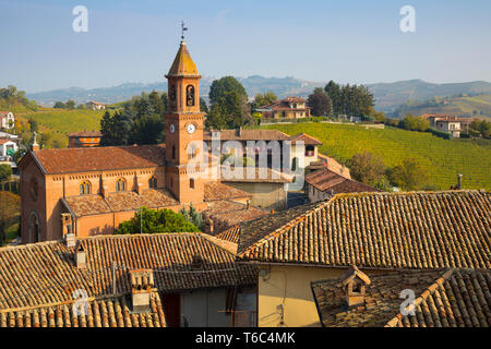 Italien, Piemont (Piemonte), Cuneo, Langhe, Alba, Serralunga di Chiesa di San Sebastiano Stockfoto