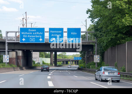 Deutschland, Nordrhein-Westfalen, Duisburg, A40/A3, Autobahnkreuz Kaiserberg Stockfoto