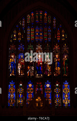 Die schweren Buntglasfenster in der Trinity Church sind alle Geschenke, die in Erinnerung an die Rheinländer Familie gegeben. Stockfoto