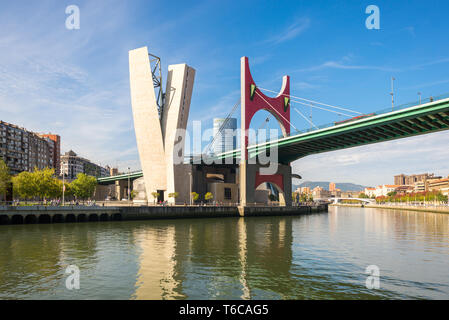 Salbeko Zubia Brücke in der Mitte der Stadt von Bilbao Stockfoto