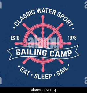 Yacht Club Abzeichen. Vector Illustration. Konzept für T-Shirt, Druck, Stempel oder T-Stück. Vintage Typografie Design mit Lenksteuergerät mit Rad und Schiff ribbon Silhouette. Ozean Abenteuer. Classic Wasser Sport. Stock Vektor