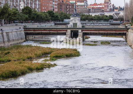 Manzanares aus Madrid Rio Naherholungsgebiet in Madrid, Spanien Stockfoto