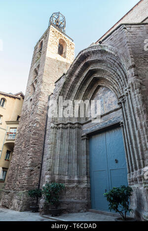 Fassade der Kirche Sant Miquel von Cardona in der mittelalterlichen Stadt Cardona in Katalonien, Spanien Stockfoto