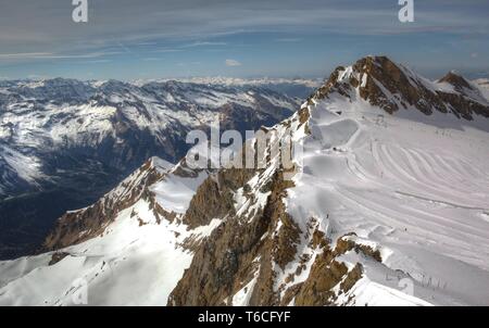 Überblick über österreichische Skigebiet in den Alpen Stockfoto