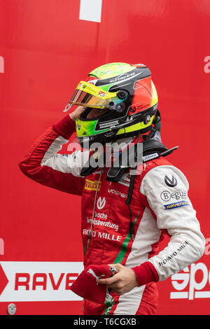 Barcelona, Spanien, Mar 5 2019 - Mick Schumacher aus Deutschland mit 9 Prema Racing - zu Fuß in die Garage bei Tag 1 der FIA F2 2019 Test vor Saisonbeginn ein Stockfoto